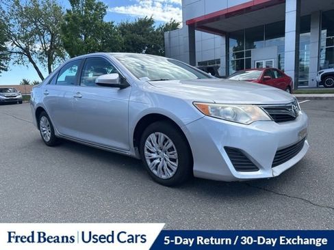 Used 2012 Toyota Camry LE FWD image 2