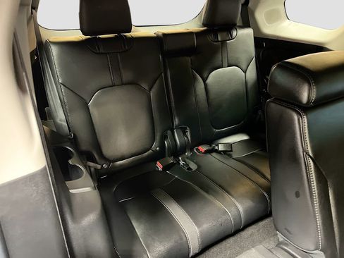 Used 2025 Honda Pilot Touring image 29