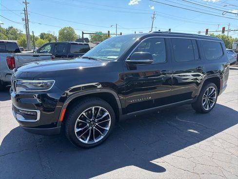 Used 2022 Jeep Wagoneer Series III w/ Premium Group I AWD/4WD image 3