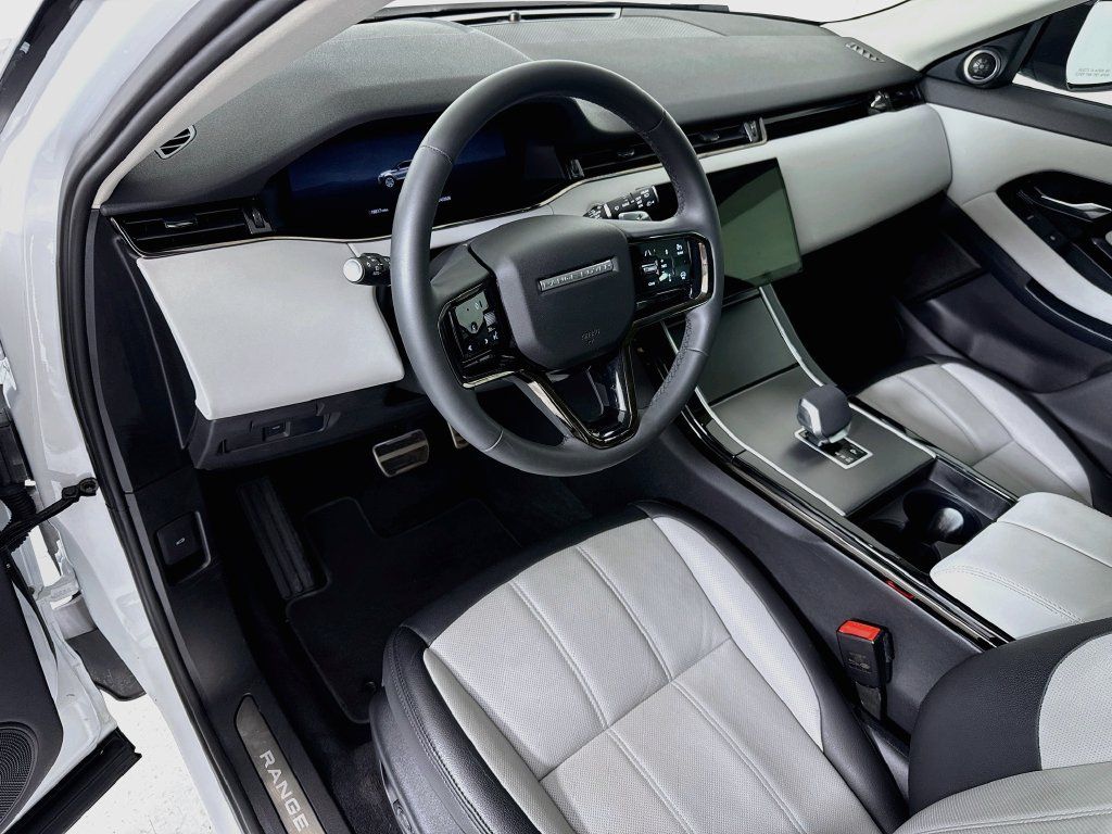 Used 2024 Land Rover Range Rover Evoque Dynamic SE AWD/4WD image 9