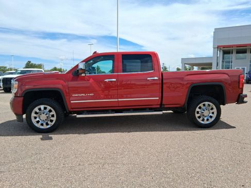 Used 2018 GMC Sierra 2500 Denali w/ Duramax Plus Package AWD/4WD image 3