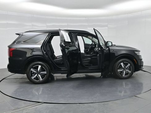 Used 2023 Kia Sorento S w/ Panoramic Sunroof Package FWD image 3