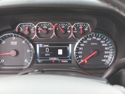 Used 2019 Chevrolet Suburban LT image 20