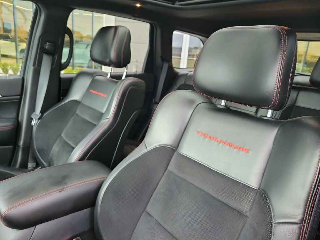 Used 2017 Jeep Grand Cherokee Trailhawk w/ Trailhawk Luxury Group AWD/4WD image 26