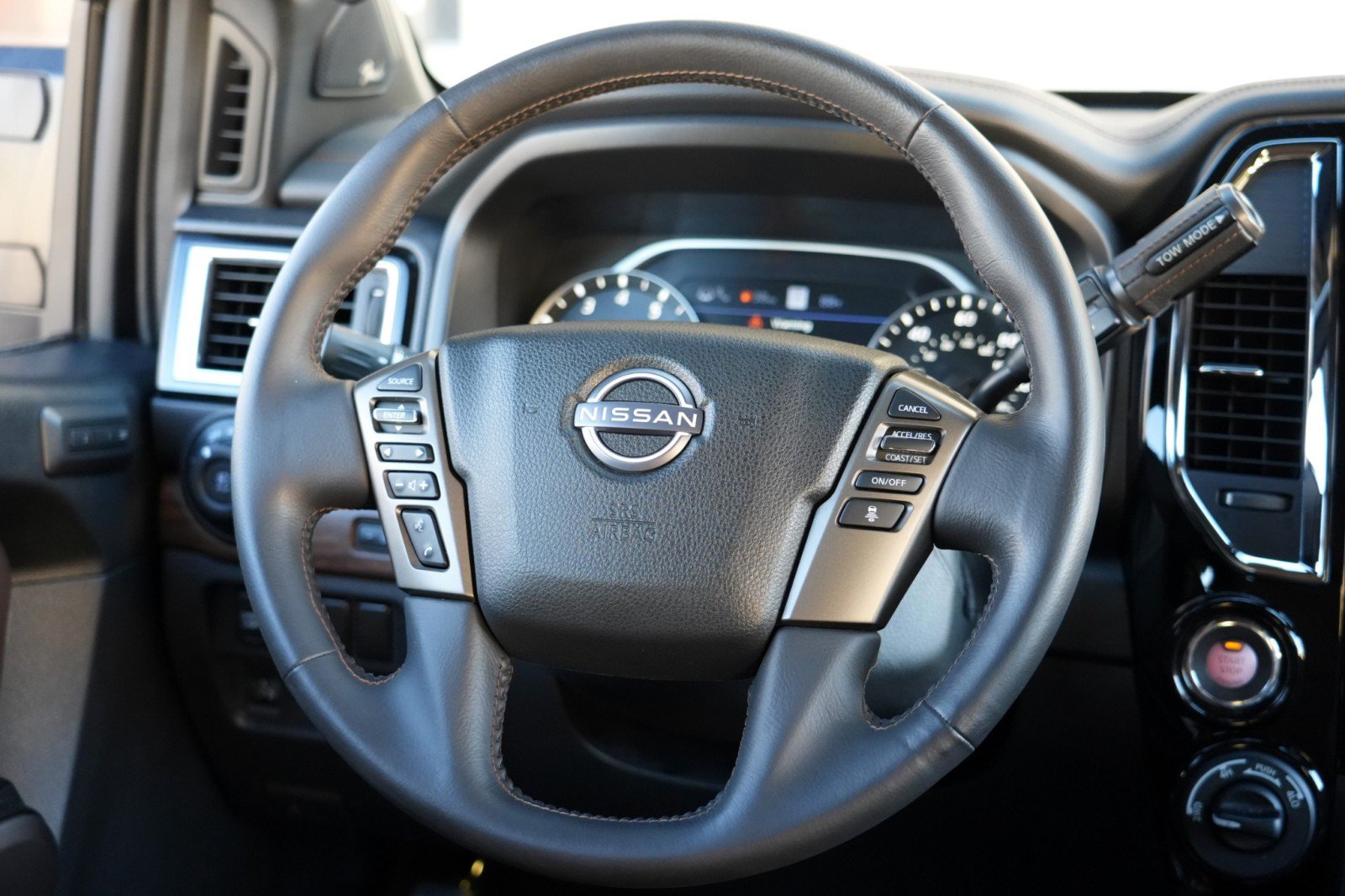 Used 2023 Nissan Titan Platinum Reserve w/ Moonroof Package AWD/4WD image 24
