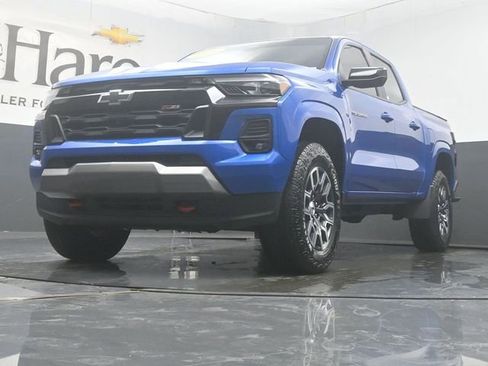 Used 2024 Chevrolet Colorado Z71 w/ Z71 Convenience Package 2 AWD/4WD image 4