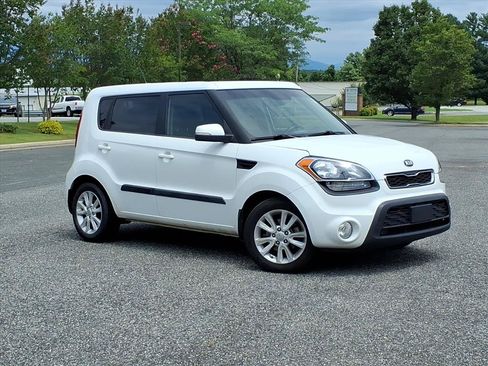 Used 2013 Kia Soul + w/ Audio Pkg FWD image 2