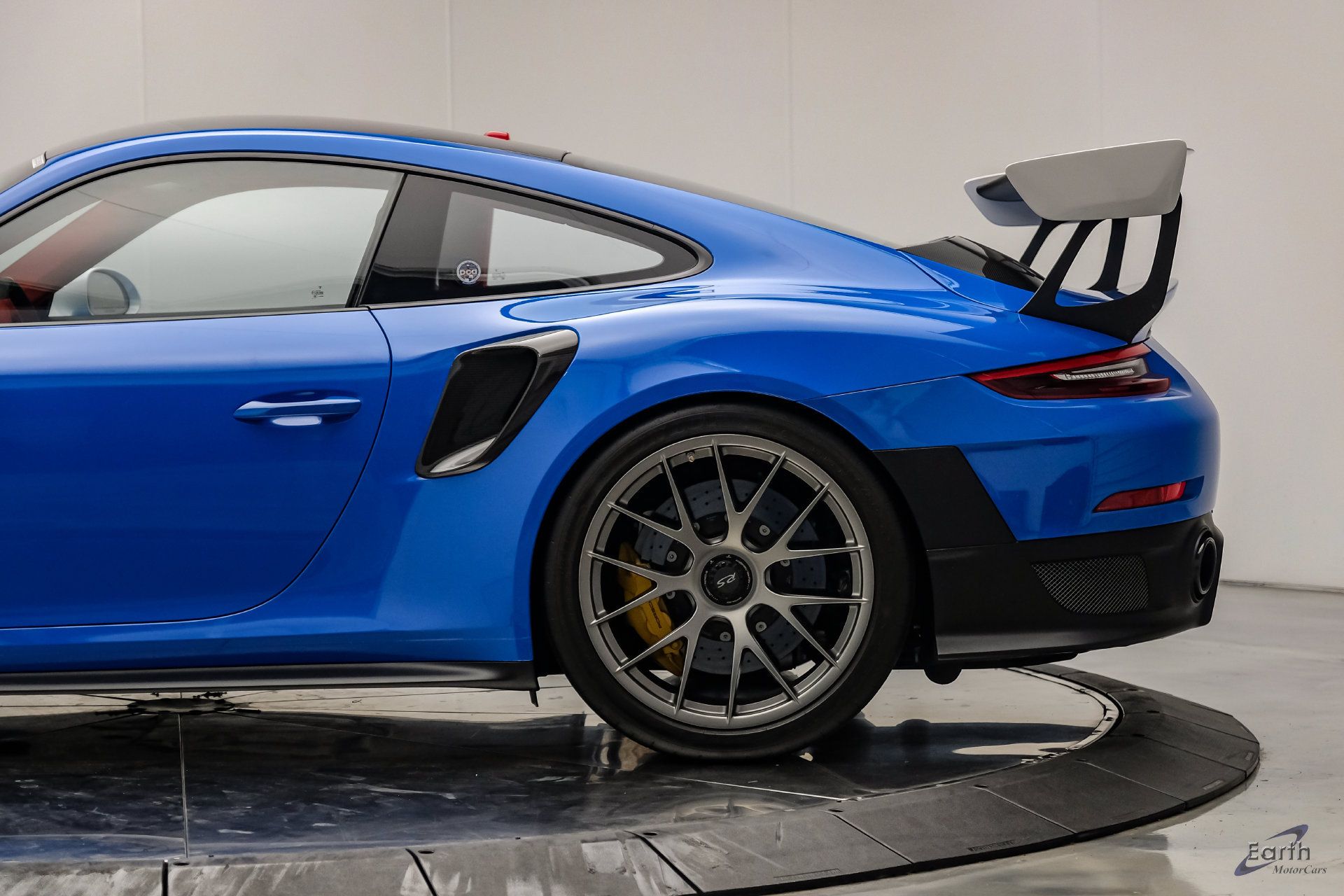 Used 2019 Porsche 911 GT2 RS RWD image 11
