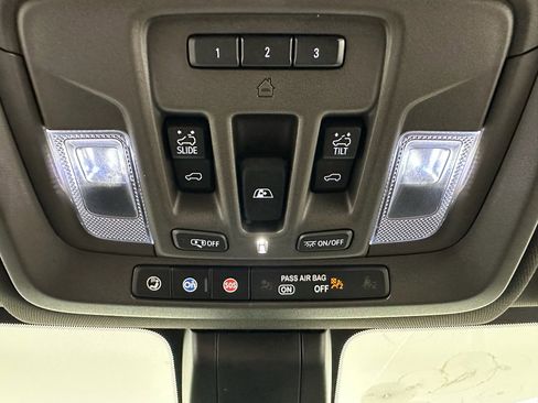 Used 2022 GMC Sierra 3500 Denali w/ Denali Ultimate Package image 19