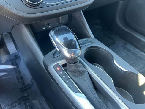 Used 2025 Buick Envista Preferred image 41