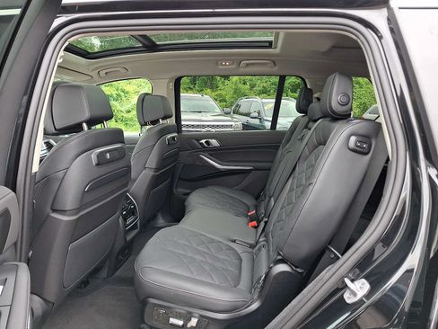 Used 2025 BMW X7 xDrive40i AWD/4WD image 10