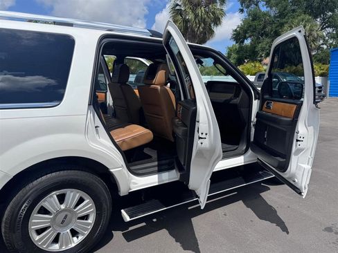 Used 2014 Lincoln Navigator 4WD w/ Equipment Group 101A image 19