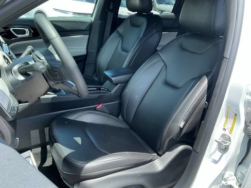 Used 2025 Jeep Compass Limited AWD/4WD image 30