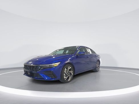 Used 2024 Hyundai Elantra Limited FWD image 4