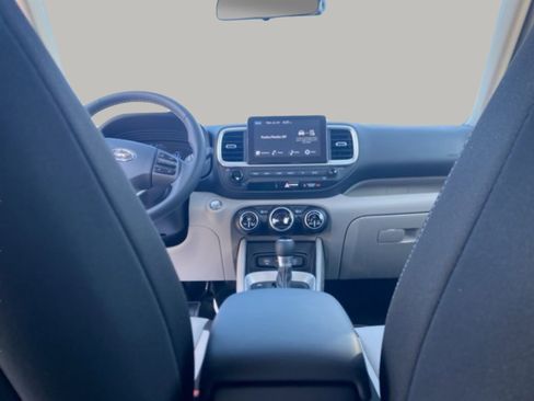 Certified 2025 Hyundai Venue SEL FWD image 33