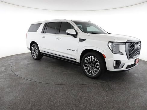 Used 2024 GMC Yukon XL Denali Ultimate image 2