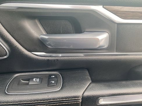 Used 2019 RAM 1500 Laramie AWD/4WD image 12