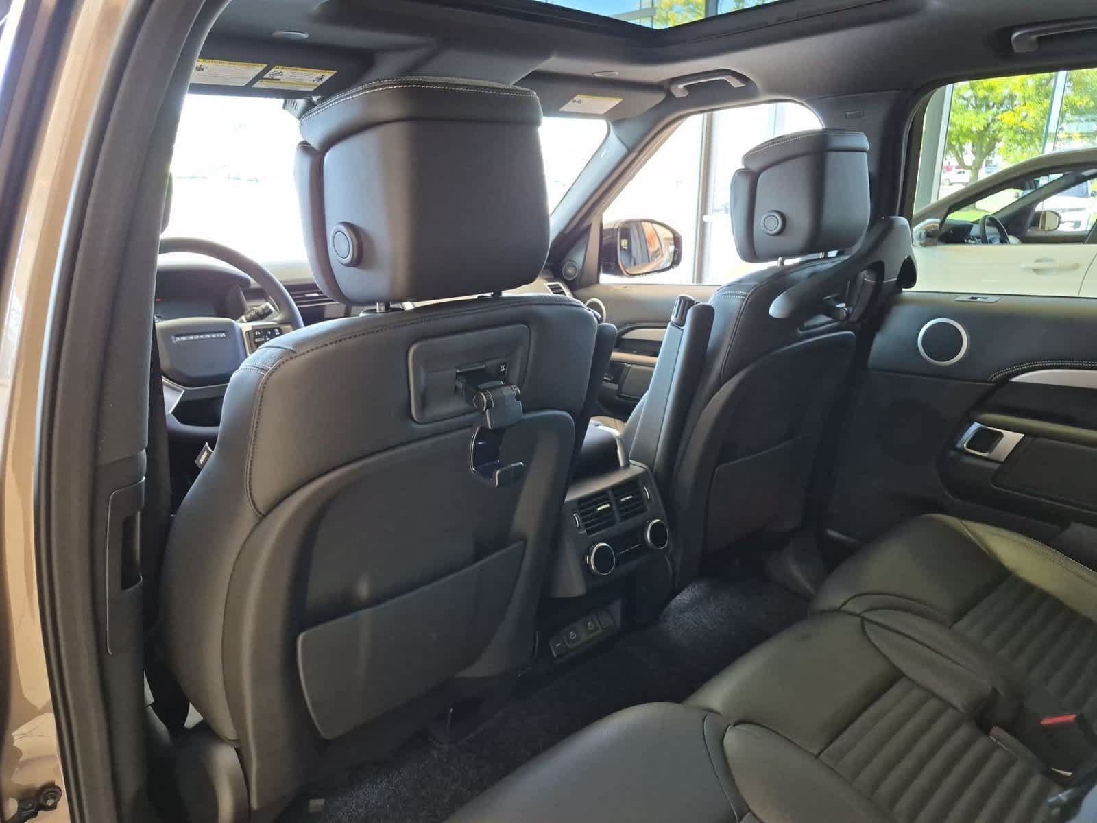 New 2026 Land Rover Discovery Dynamic SE AWD/4WD image 18