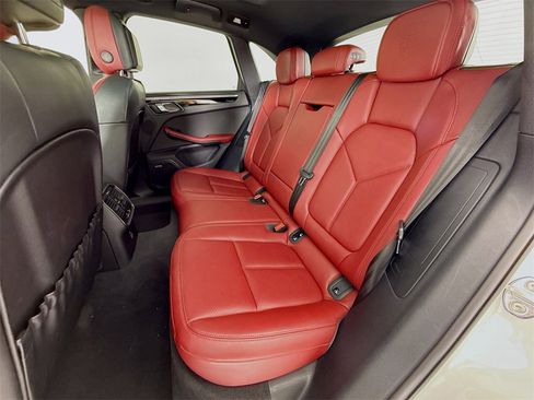 Used 2025 Porsche Macan image 25