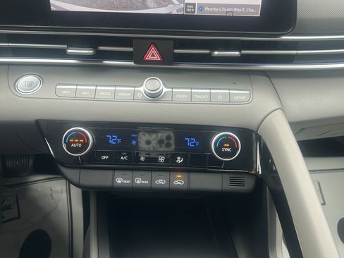 Used 2024 Hyundai Elantra Blue image 15