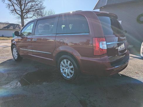 Used 2015 Chrysler Town & Country Touring w/ Driver Convenience Group image 4