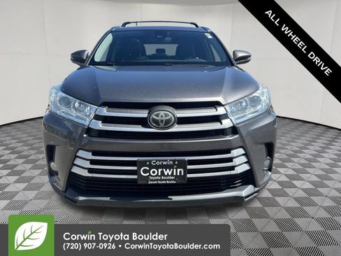 Used 2017 Toyota Highlander XLE w/ Carpet Mat Package AWD/4WD image 2