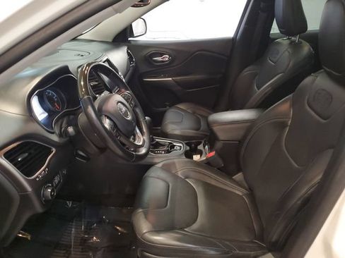 Used 2019 Jeep Cherokee Overland w/ Technology Group AWD/4WD image 10