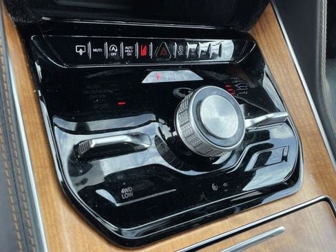 Used 2024 Jeep Grand Wagoneer L Series III image 20