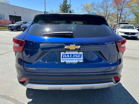 Used 2024 Chevrolet Trax LT w/ LT Convenience Package FWD image 5