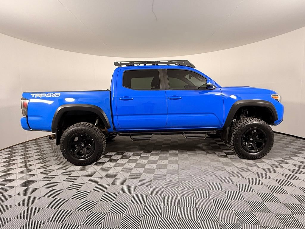 Used 2020 Toyota Tacoma TRD Off-Road w/ TRD Premium Off Road Package AWD/4WD image 3