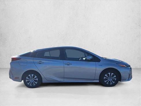 Certified 2020 Toyota Prius Prime LE image 4
