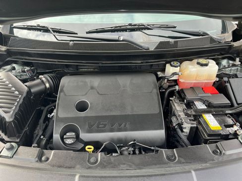 Used 2023 Chevrolet Traverse LT image 32