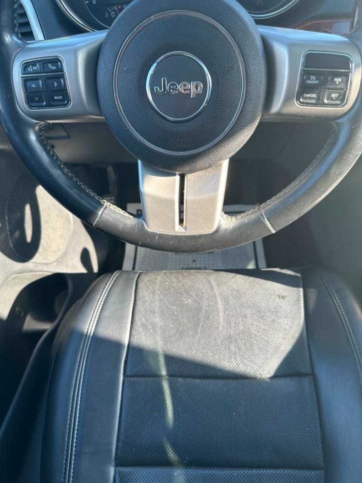 Used 2011 Jeep Grand Cherokee Limited w/ Luxury Group II AWD/4WD image 28