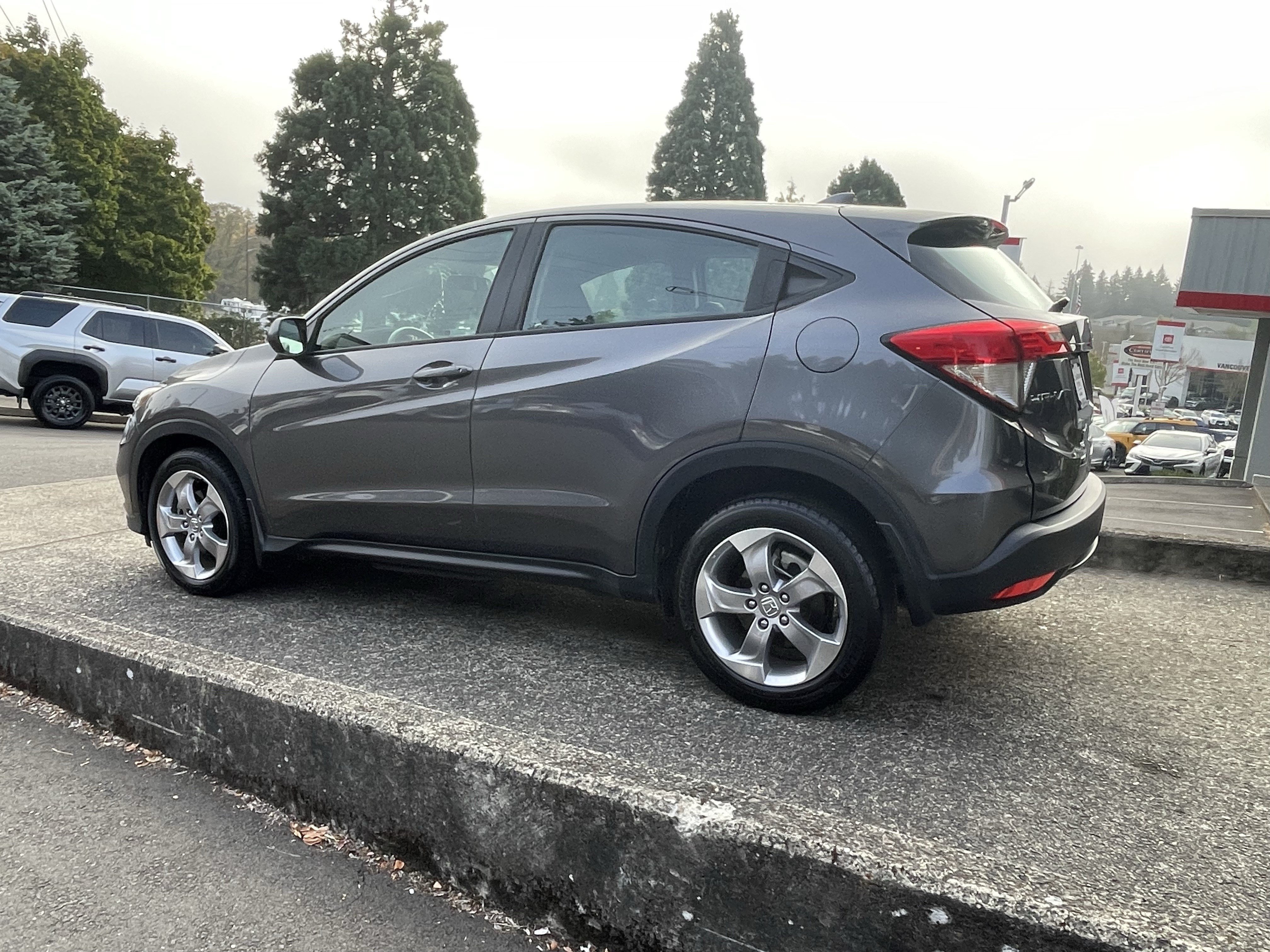 Used 2022 Honda HR-V LX image 5