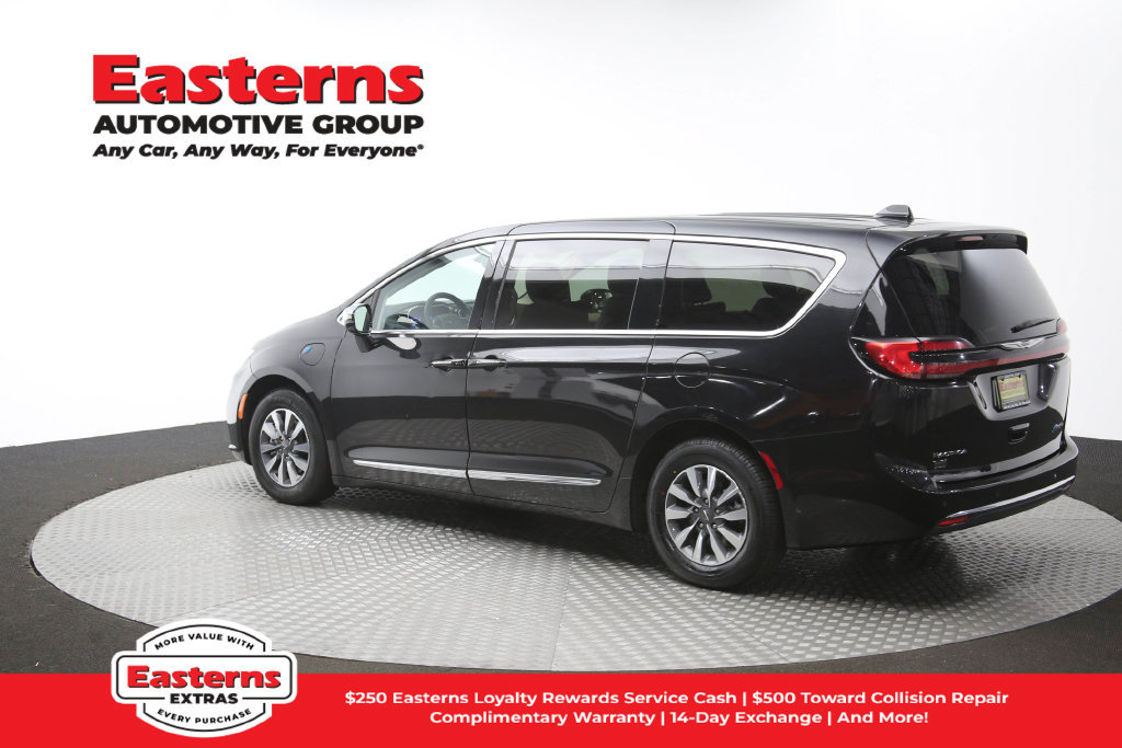 Used 2023 Chrysler Pacifica Limited FWD image 68