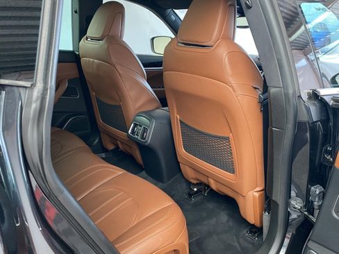 Used 2018 Maserati Levante S GranSport AWD/4WD image 11