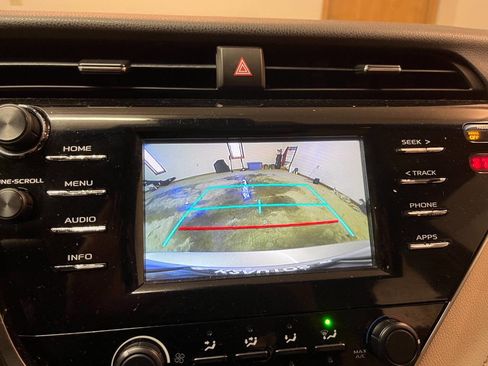 Used 2018 Toyota Camry LE image 13