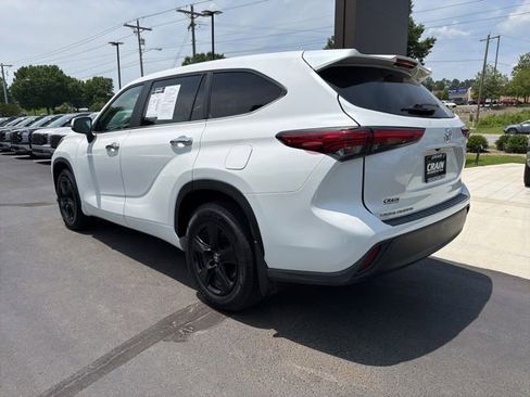 Used 2023 Toyota Highlander L FWD image 6