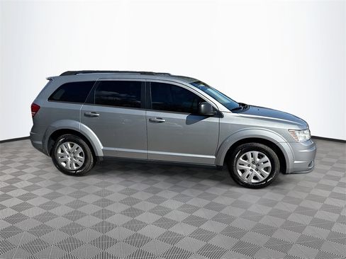Used 2020 Dodge Journey SE w/ SE Popular Equipment Group image 5