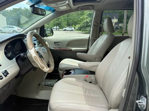 Used 2014 Toyota Sienna XLE AWD/4WD image 10