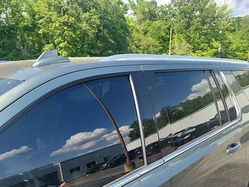 Used 2023 Chevrolet Suburban Premier RWD image 14