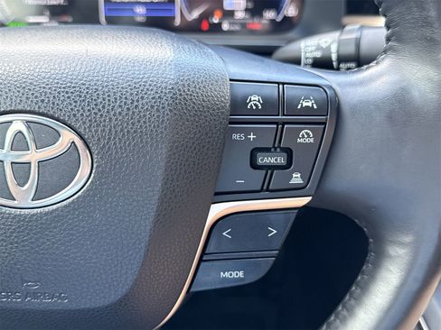 Used 2023 Toyota Crown Limited image 24