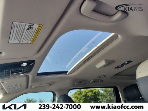 Certified 2025 Kia Carnival SX Prestige FWD image 23
