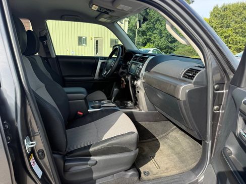 Used 2015 Toyota 4Runner SR5 AWD/4WD image 15
