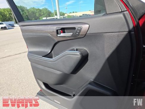 Used 2021 Toyota Highlander Platinum AWD/4WD image 19