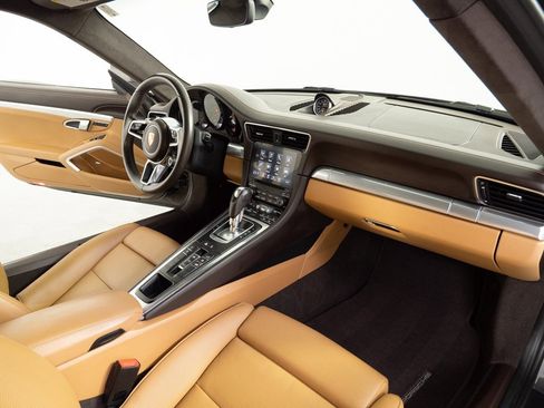 Certified 2018 Porsche 911 Carrera 4S image 22