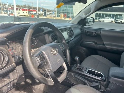 Used 2018 Toyota Tacoma SR w/ SR Convenience Package image 10