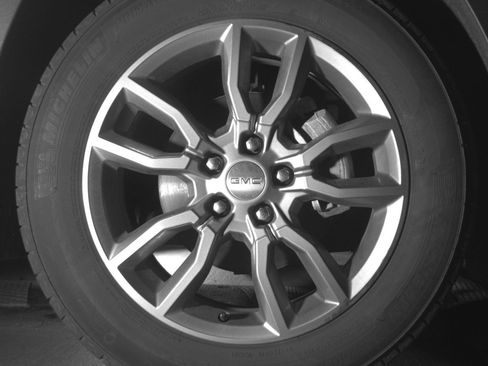 Used 2024 GMC Terrain SLT image 13