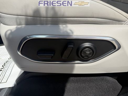 Used 2023 Jeep Wagoneer L Series III w/ Premium Group I image 9