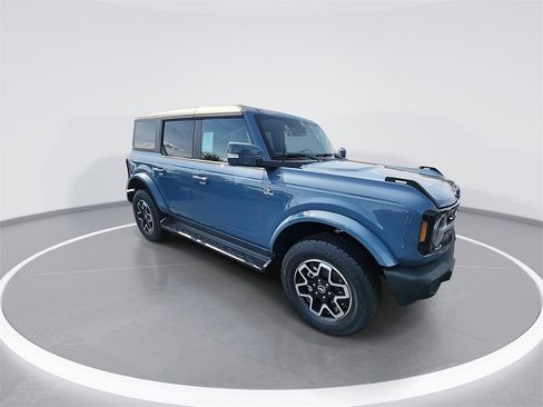 New 2025 Ford Bronco Outer Banks image 2